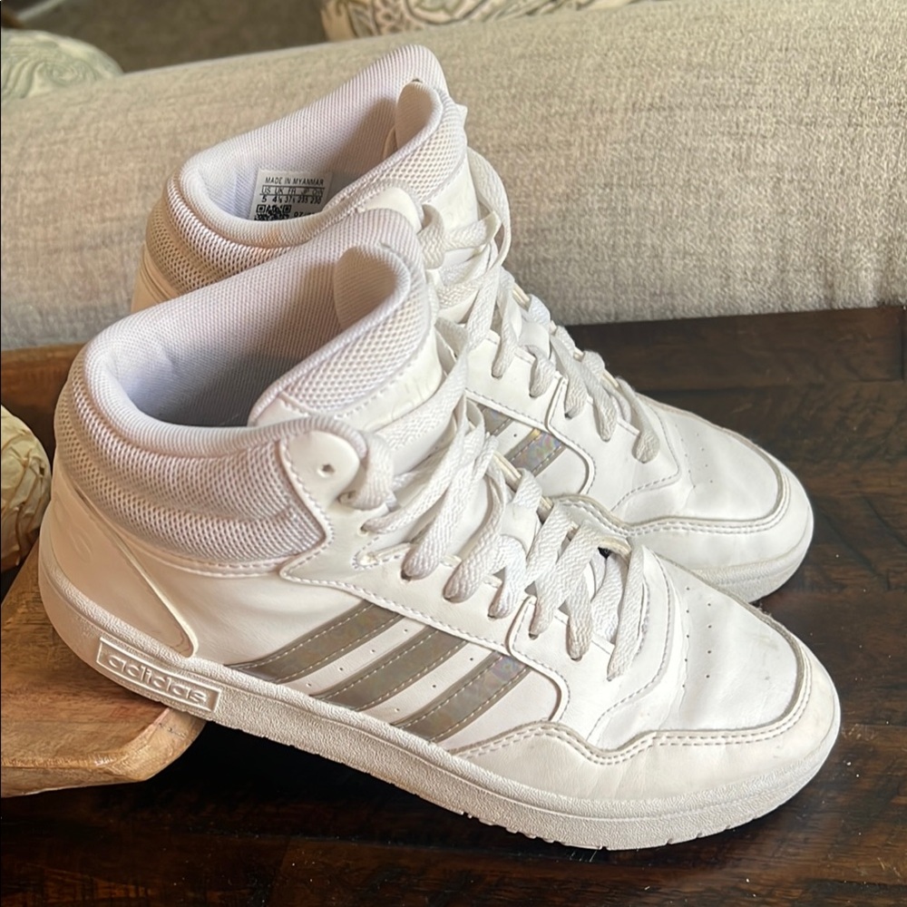 Men’s Boys Adidas White High-Top Sneakers Hoops Mid Lace up Shoes Sneakers Sz 5